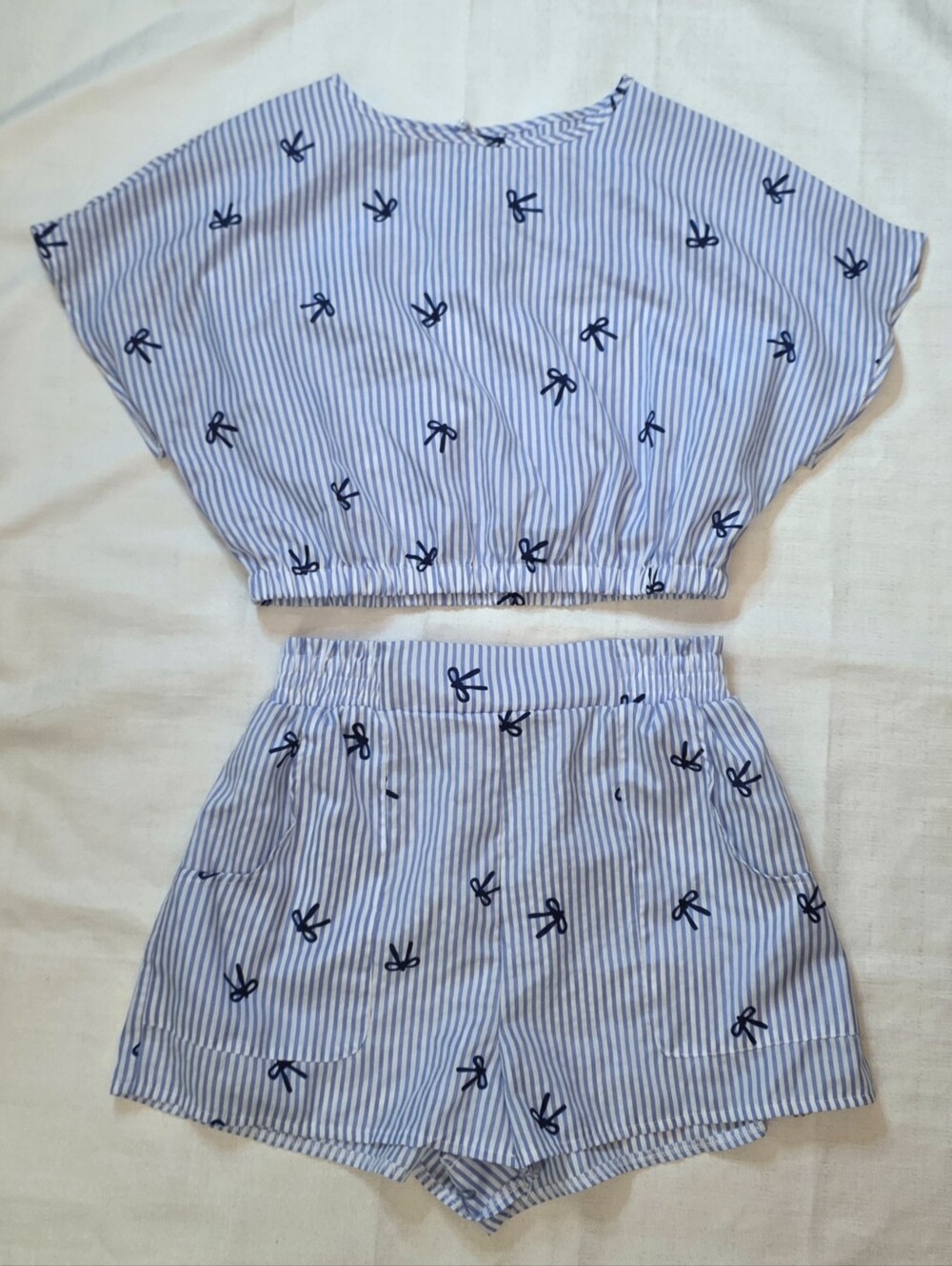 2-Piece Blue White Striped Bow Print Cropped Top High Waist Shorts Size Large